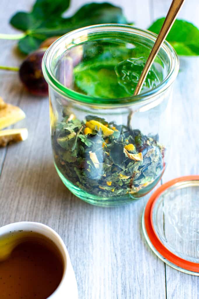 How to Make Fig Leaf Tea with Foraged Fig Leaves - Zero-Waste Chef