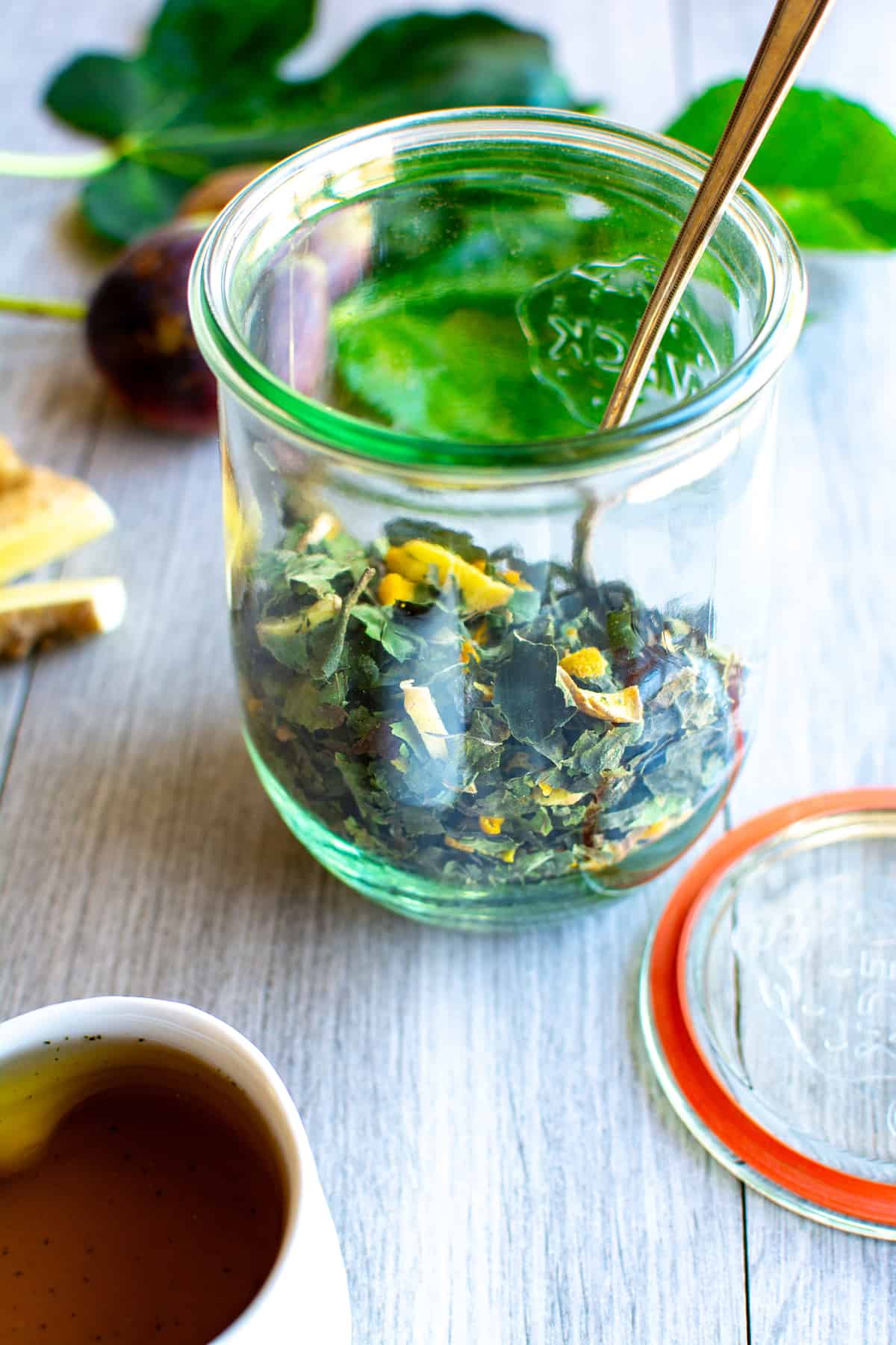 How To Make Fig Leaf Tea From Fresh Fig Leaves—Easy!