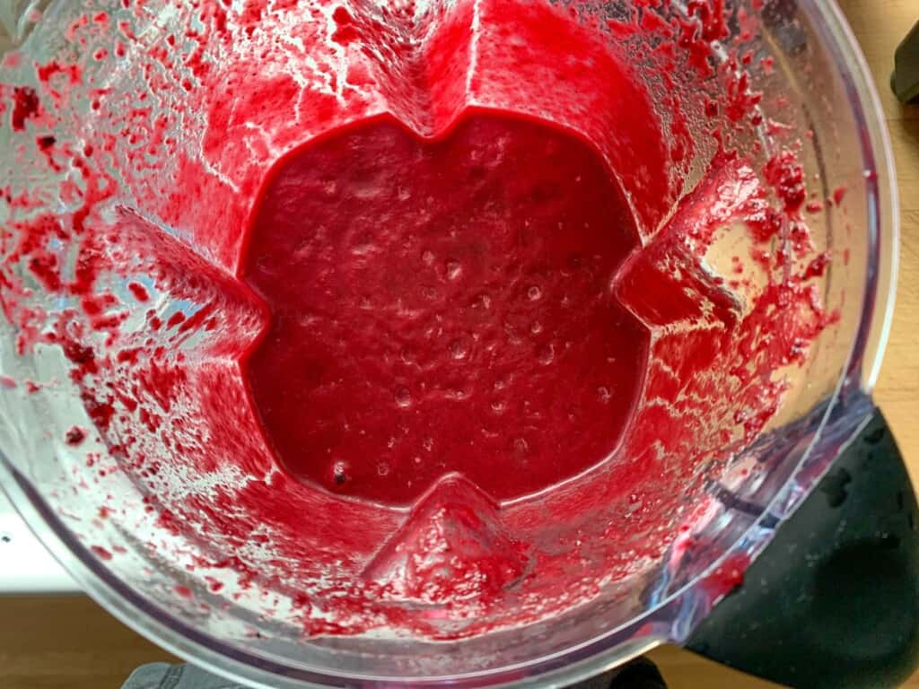 The borscht pureed in the blender. 